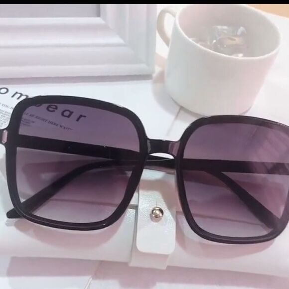 OVERSIZED LUXURY STYLE SUNGLASSES - Picture 7 of 9